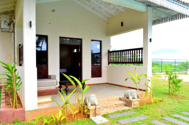 Guru Beach Resort Tangalle Exterior foto